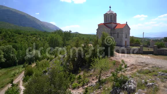 克罗地亚Cetina水源泉附近教堂视频的预览图