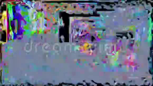 多色复古网络朋克迷幻全息背景vhs磁带模仿视频的预览图