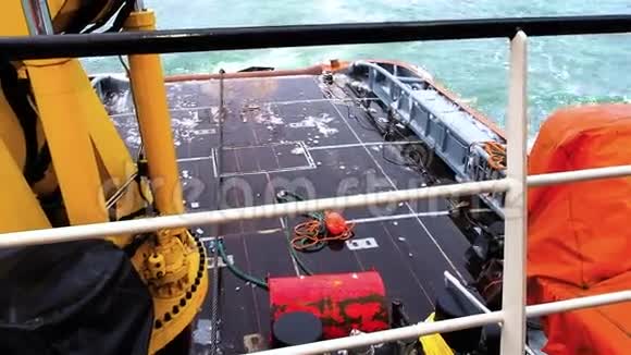 船锚及红浮筒管层平台视频的预览图