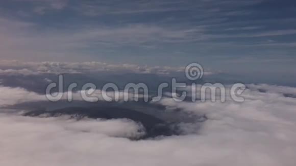 位于卡姆查卡半岛东南海岸的太平洋阿瓦查湾直升机库存录像视频的预览图