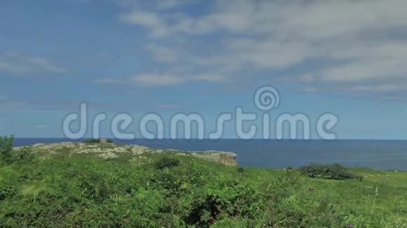 西班牙诺森的青山和海水的景观视频的预览图