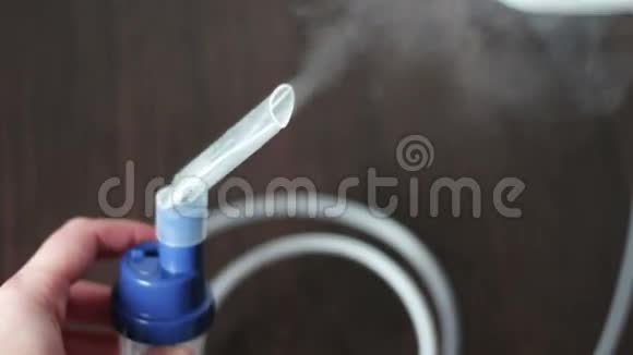 雾化器蒸汽的喉舌视频的预览图