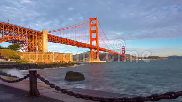 日出时金门大桥时间视频的预览图