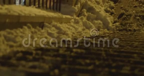 冰冻楼梯之夜冬天视频的预览图