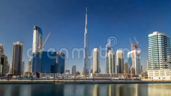 迪拜商务湾的风景天际线白天摩天大楼时间推移超脱视频的预览图