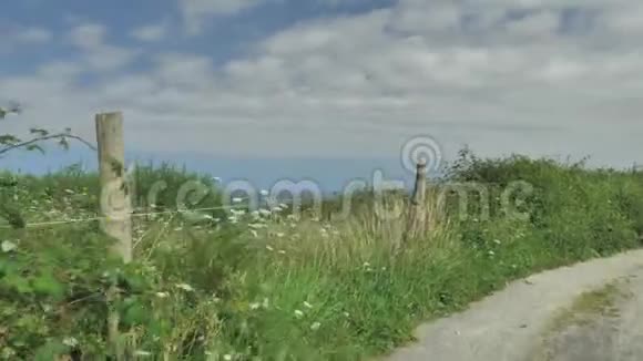 西班牙诺森的青山和海水的景观视频的预览图