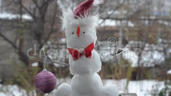 雪人初雪盛装过圣诞节融化和坠落视频的预览图