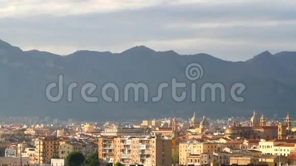 在山脚下的城市巴勒莫西西里视频的预览图