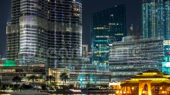 哈里发和迪拜喷泉在夜间时间推移过度迪拜喷泉是世界上最大的舞蹈编排视频的预览图