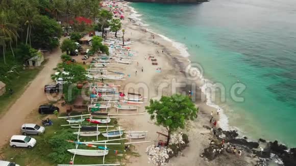 鸟瞰飞越热带原始海滩巴厘岛亚洲视频的预览图