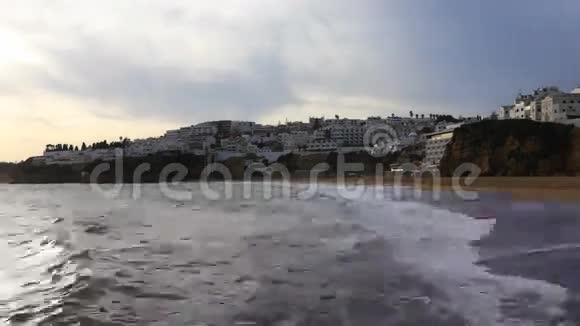 葡萄牙阿尔布菲拉海滩黄昏时4K超高清时间延时视频的预览图