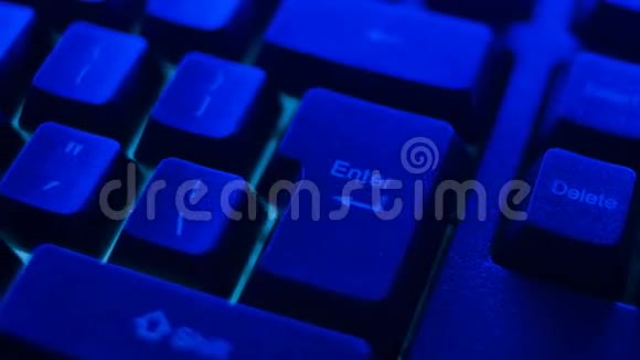 办公电脑电脑蓝色键盘关闭视频的预览图