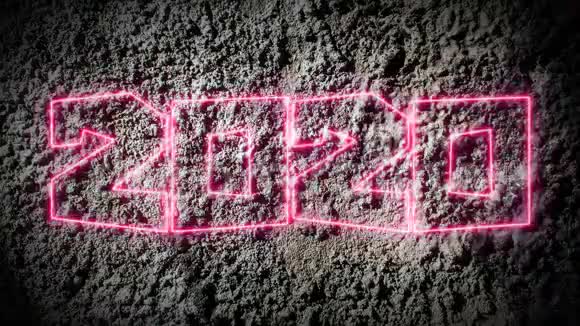 新年快乐2020年灰色水泥墙背面闪烁的霓虹灯粉红色灯光视频的预览图