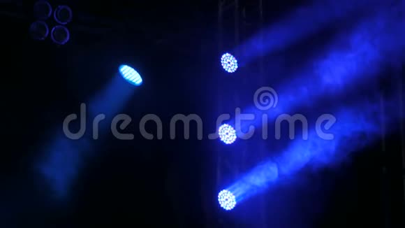 舞台蓝色灯光视频的预览图