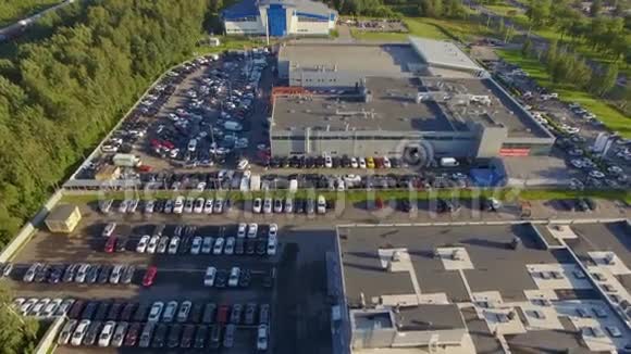 汽车经销商中心的空中景观视频的预览图