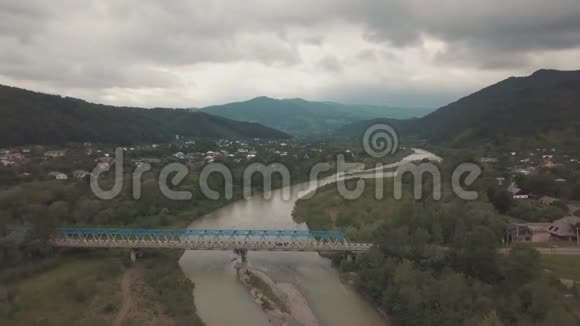 雨后飞越山河视频的预览图