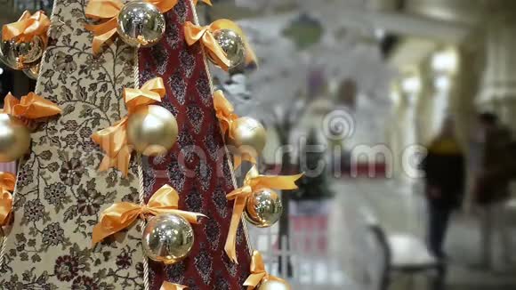 商场新年及圣诞红毯树装饰视频的预览图
