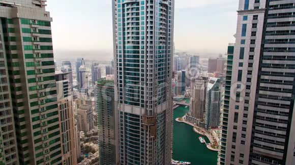 迪拜码头日城市景观时间推移视频的预览图