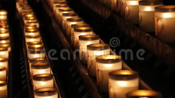 法国巴黎圣母院祈祷蜡烛视频的预览图