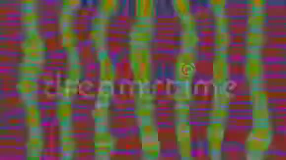 电脑出错效果霓虹怀旧潮红背景循环动画视频的预览图