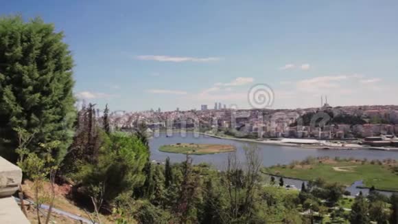 土耳其伊斯坦布尔的苏丹眼哈利奇大桥和金角湾全景视频的预览图