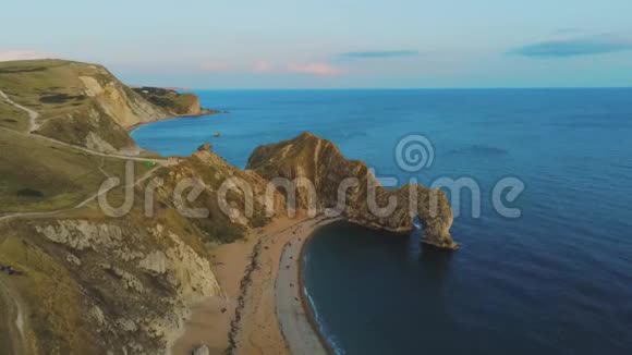 英格兰最受欢迎的地标DurdDoo视频的预览图