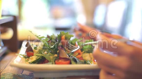 饮食蔬菜沙拉视频的预览图