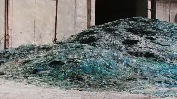 玻璃和分离器垃圾垃圾在垃圾场回收视频的预览图