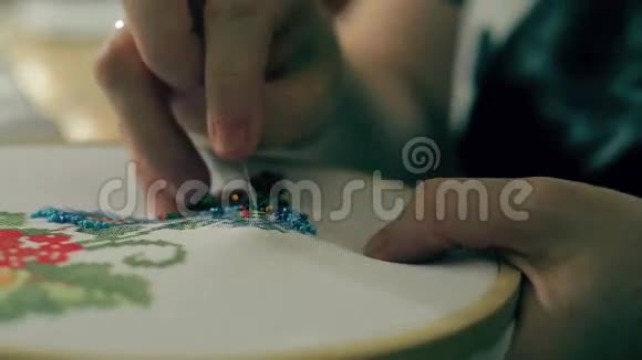 手绣玻璃珠视频的预览图
