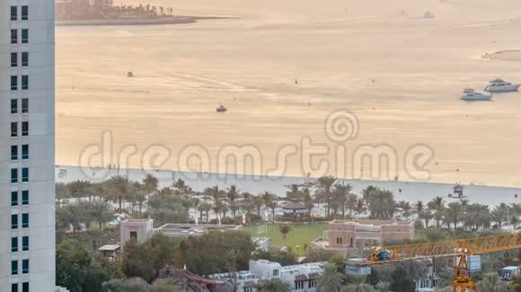在JBR时间推移海滩日落景观Jumeirah海滩住宅在迪拜阿拉伯联合酋长国视频的预览图