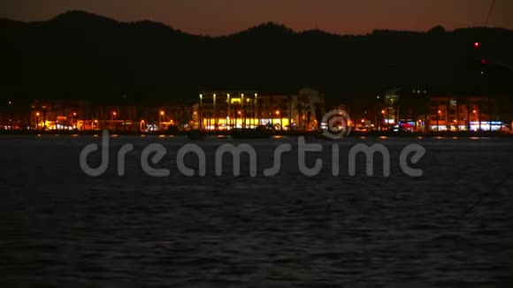 土耳其城市和海洋的夜景视频的预览图