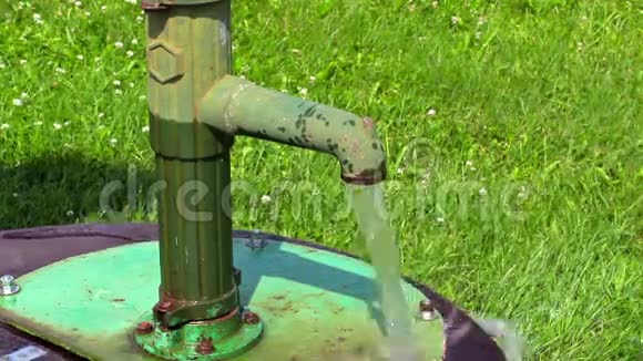 水泵工程和水流到地面视频的预览图