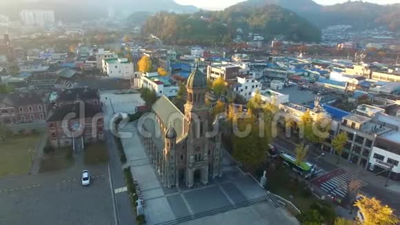韩国JeonjuHanok村的Jeondong天主教堂韩国Jeollabukdo韩国JeonjuHanok村亚洲视频的预览图