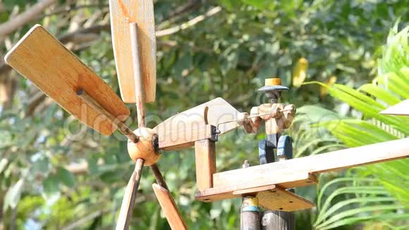 木制风车玩具高清视频的预览图