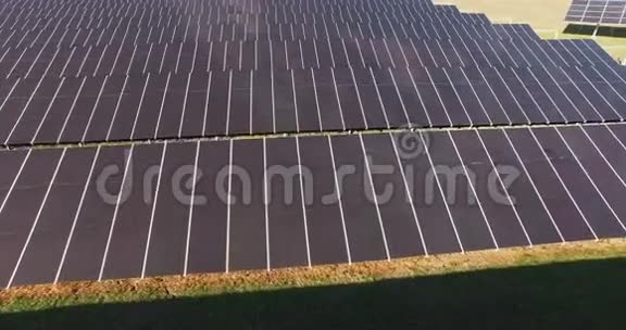 充满太阳能电池的领域视频的预览图
