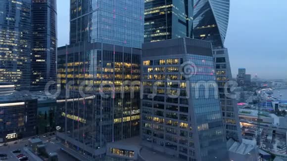 摩天大楼的夜景视频的预览图
