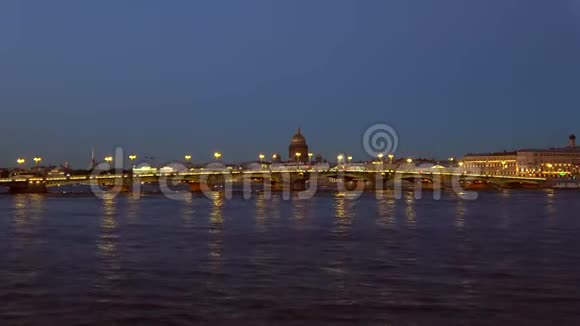 圣以撒大教堂的发音桥和穹顶圣彼得堡视频的预览图