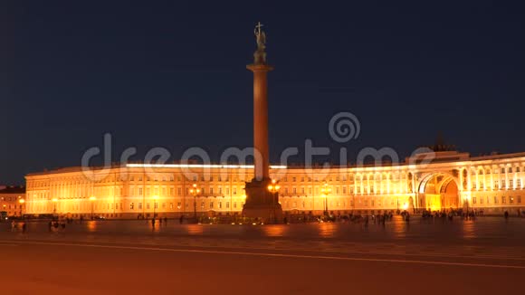 圣彼得堡皇宫广场的亚历山大柱视频的预览图