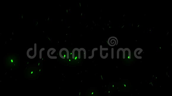 美丽的魔法火花绿色在空中升起动画分离出的黑色发光粒子视频的预览图