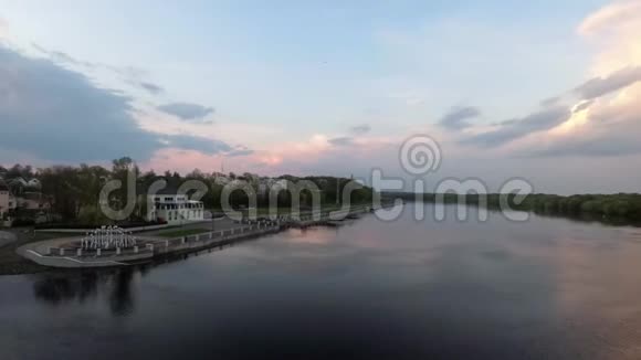 戈梅尔贝拉鲁斯2017年4月29日索日河堤岸尼莫咖啡厅视频的预览图