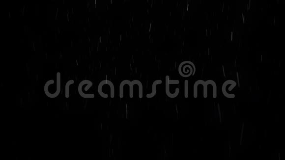 抽象雨滴落在黑色背景上无缝循环动画暴雨模仿自然视频的预览图