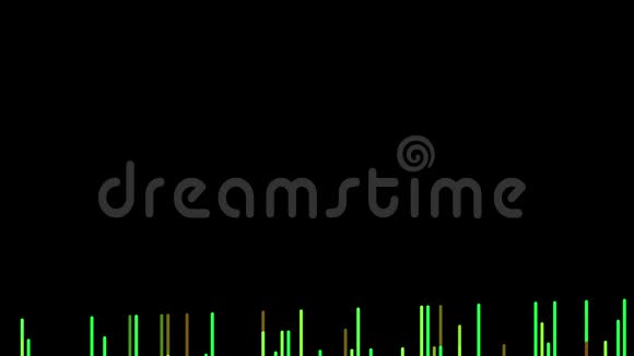 在黑色背景上从底部到顶部流动的绿色短窄线条无缝环视频的预览图