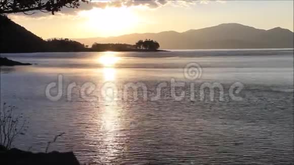林河湖日落阿尔盖尔和布特苏格兰英国视频的预览图