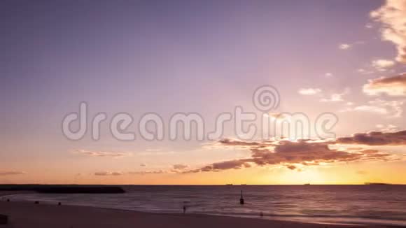 西澳大利亚珀斯科特斯洛伊海滩日落时间视频的预览图