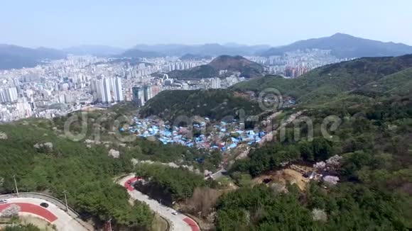 韩国釜山穆曼戈勒村之春视频的预览图
