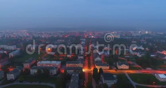 黄昏城市夜景天际线街道鸟瞰视频的预览图