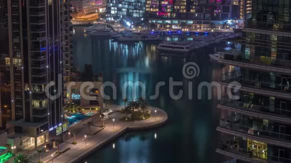 迪拜海滨长廊空中之夜到白天时间阿拉伯联合酋长国迪拜视频的预览图