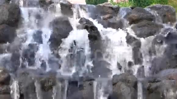 小瀑布在运动视频的预览图