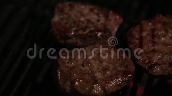 汉堡烹饪食品肉类烧烤烧烤汉堡包汉堡烧烤牛肉视频的预览图