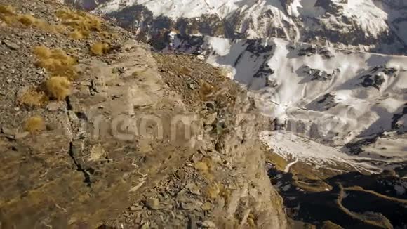 山顶雪山全景冬季景观阿尔卑斯山冰川视频的预览图